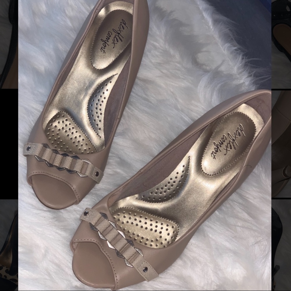 Cream Peep Toe pumps